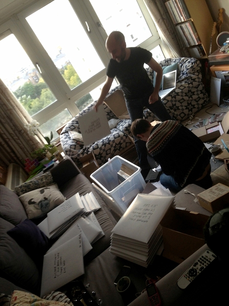 © Robert Rotifer Paul Rains und Liz Morris packen Platten ein